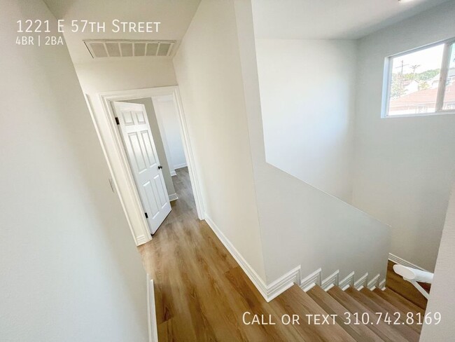 Building Photo - Beautiful duplex 4 bedrooms 2 bathrooms fo...