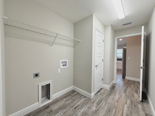 Building Photo - 210 Locust Lane Pass