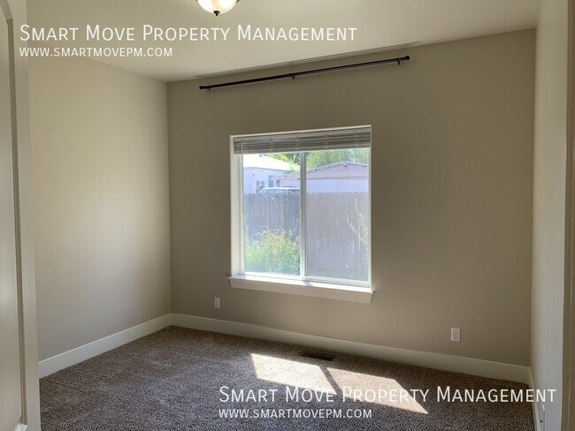 Building Photo - 9445 W Woodland Ln