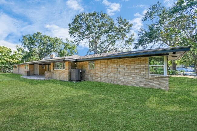 Building Photo - 1805 East Ave