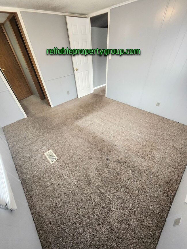 Building Photo - New Listing!!