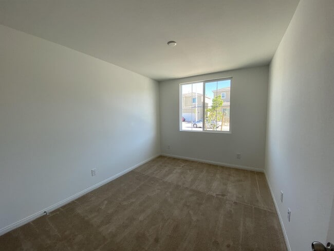 Building Photo - 2212 Stone Well Rd