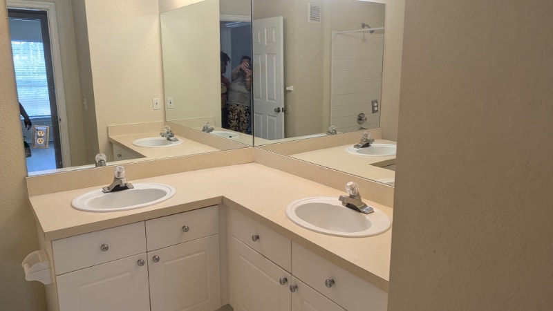 Building Photo - 18001 Richmond Pl Dr