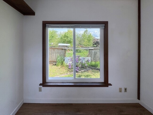 Building Photo - 310 1/2 East 31st Avenue