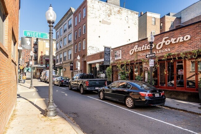 Building Photo - 19 Wiget St