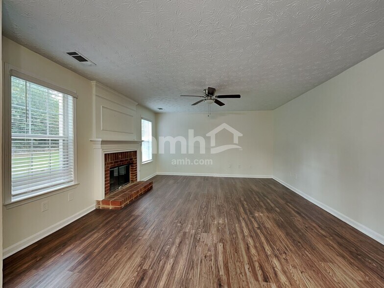 Building Photo - 920 Underhill Ct