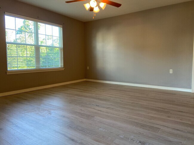 Building Photo - Condominium in FoxPointe