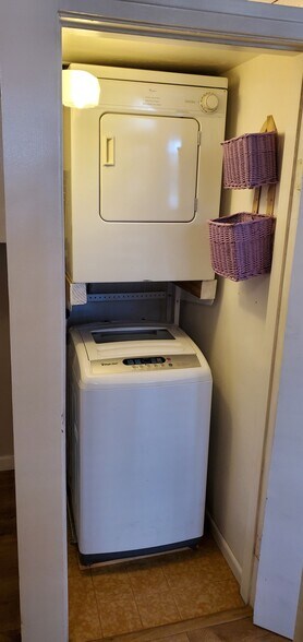 Building Photo - 3016 Court St