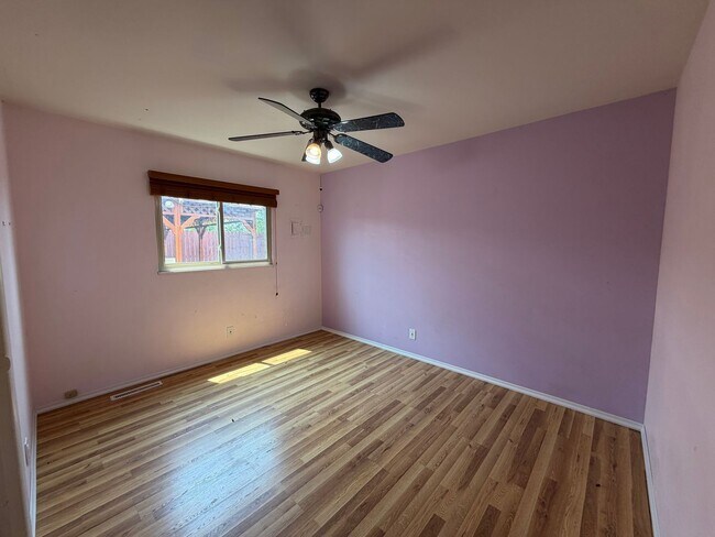 Building Photo - Cozy 4 Bedroom 2 Bathroom Home In The NE!