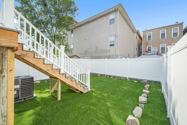 Building Photo - 207 68th St