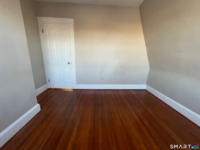 Building Photo - 164 French St