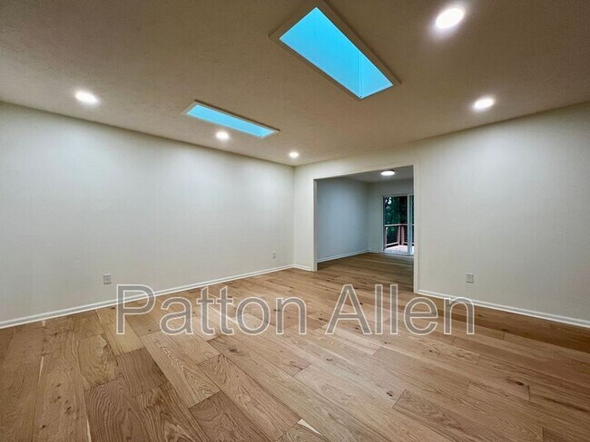 Building Photo - 9 Ravenwood Ln