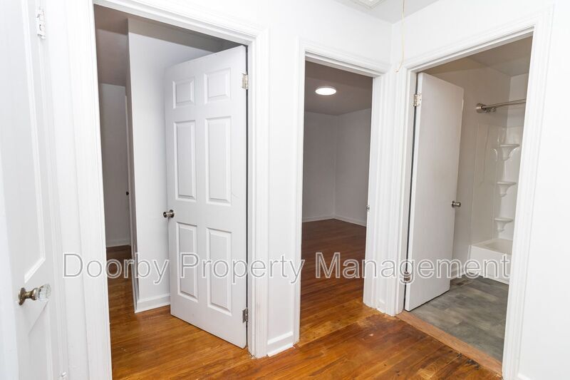 Building Photo - 4913 Carolyn Ln