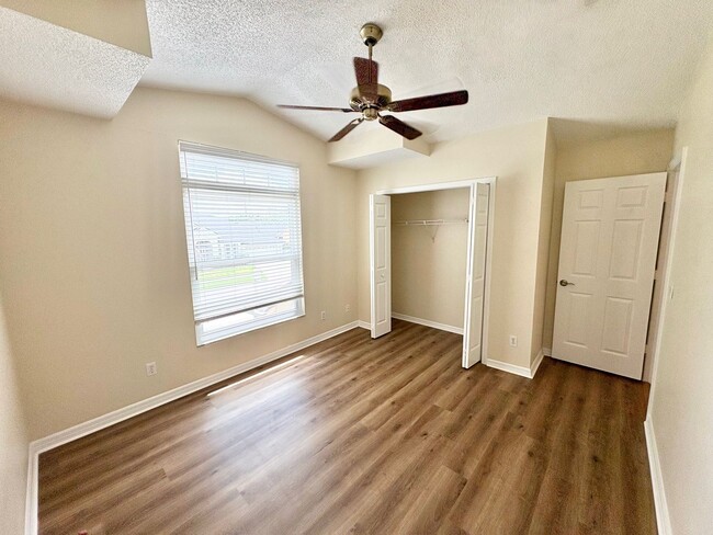 Building Photo - Beautiful 4BR/2.5BA Water View Home - Deer Hollow in the Deerfield Community!