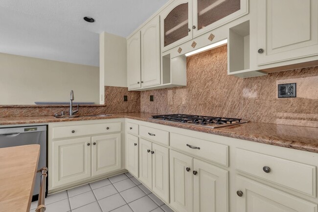 Building Photo - 12 Bergamo