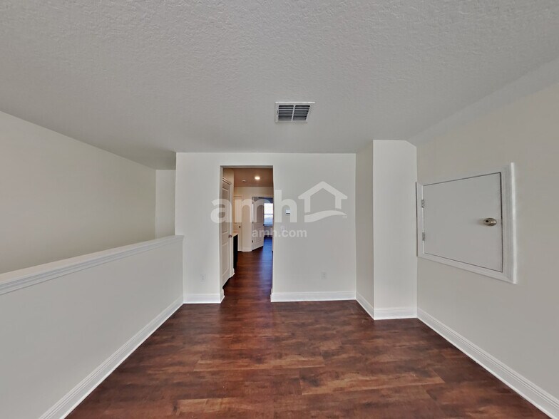 Building Photo - 27478 St Andrews Ave