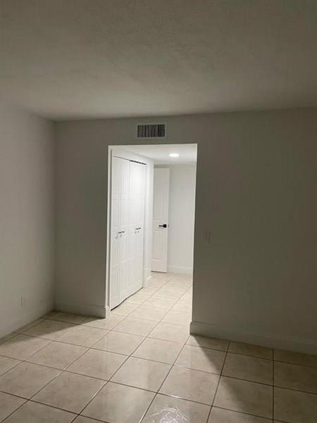 Building Photo - 380 Racquet Club Rd