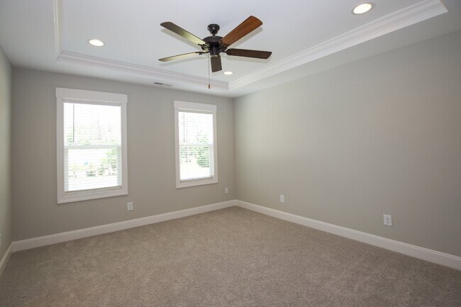 Building Photo - "Luxurious 3-Bed Townhouse with Granite Countertops on Juniper Lake Road!"