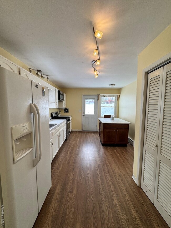 Building Photo - 35 Top O Hill Rd