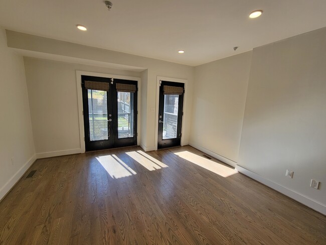 Building Photo - 724 Taylor St NW