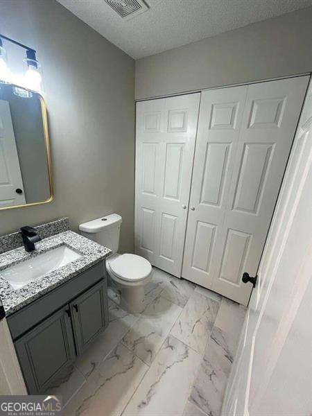 Building Photo - 2200 Burdett Ridge Dr