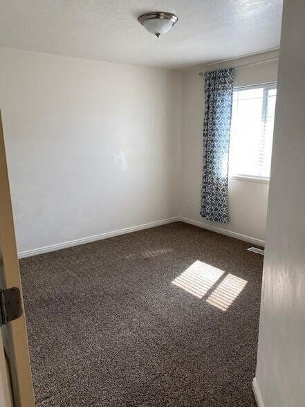 Building Photo - 514 W 1490 N
