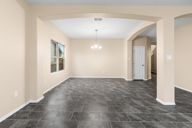 Building Photo - 5529 Shorthorn Dr