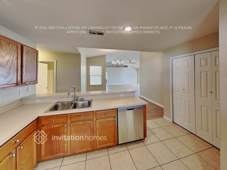 Building Photo - 2211 Lake Pointe Cir