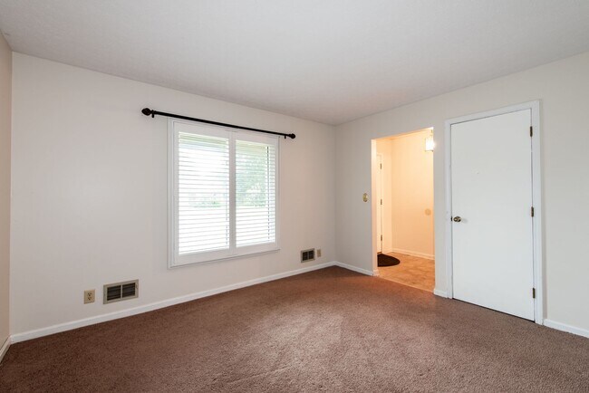 Building Photo - Awesome ranch home in Farmgate Subdivision