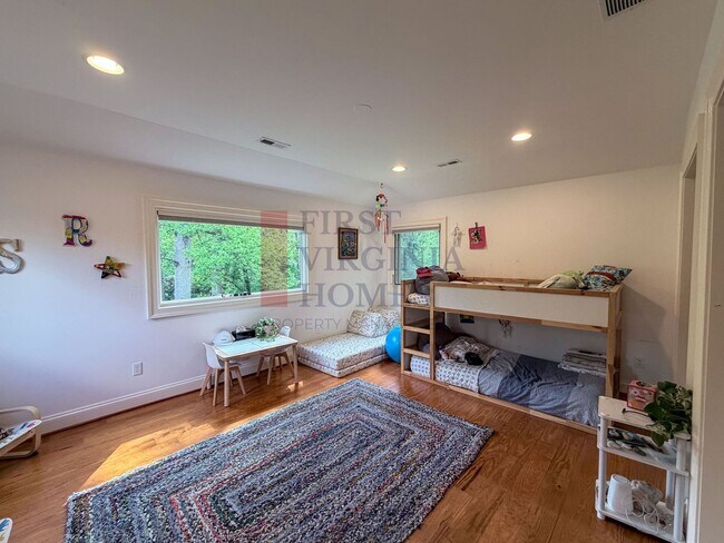 Building Photo - Furnished 4Bedroom/3.5 Bath Home in Ivy
