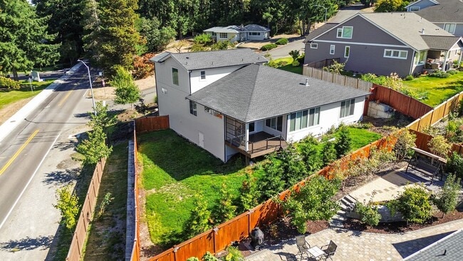 Building Photo - Steilacoom 3 Bedroom + Bonus Room