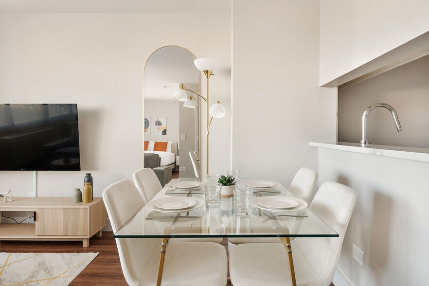 Building Photo - 179 E 94th St