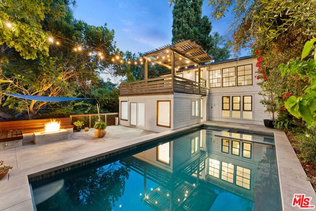 Building Photo - 1530 Elevado St