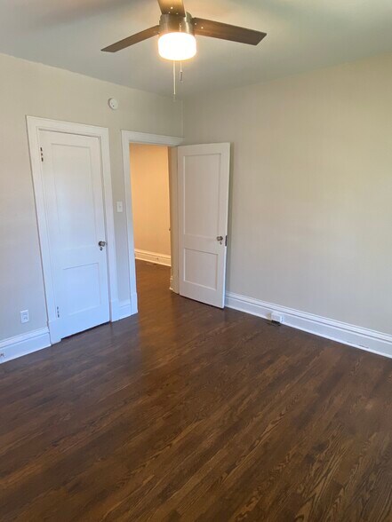 Building Photo - 4927 Lindenwood Ave