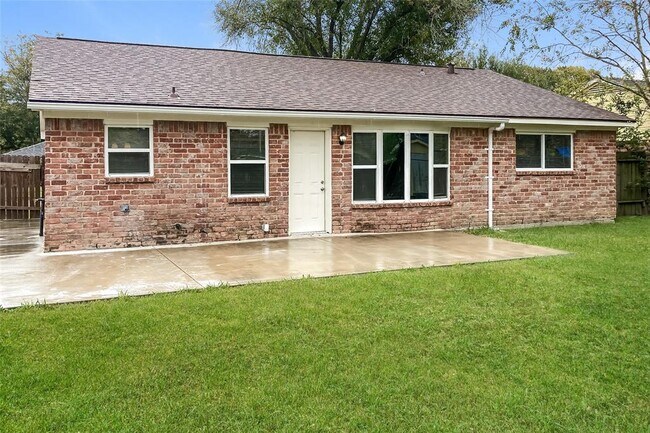 Building Photo - 12006 Fairbury Dr