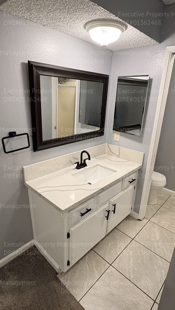 Building Photo - 3 bedroom/ 2 bathroom home nestled in a cul-de-sac.