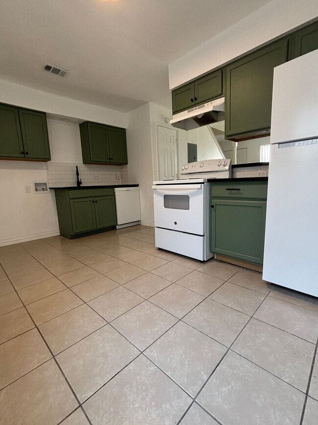 Building Photo - Gated Community with Updated 2-Bedroom, 1....
