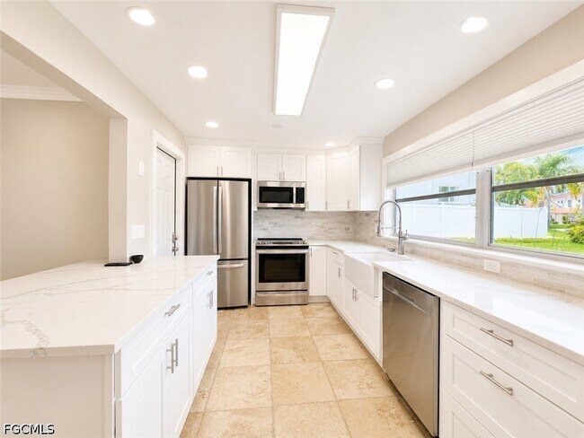 Building Photo - 912 Dolphin Dr