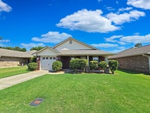 Building Photo - Charming Fully Furnished 3-Bedroom, 2-Bath...