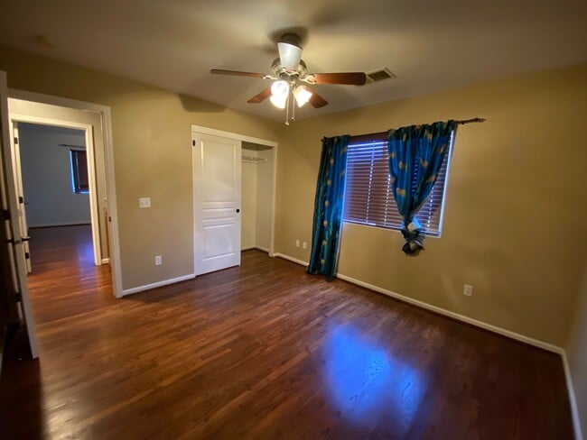Building Photo - Big beautiful Home for rent in Visalia, Ca