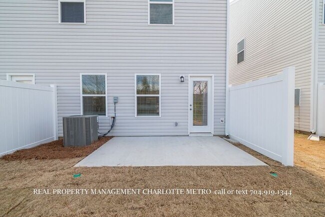 Building Photo - Stylish 3-Bedroom Gem Near I-485 & Charlotte Hotspots