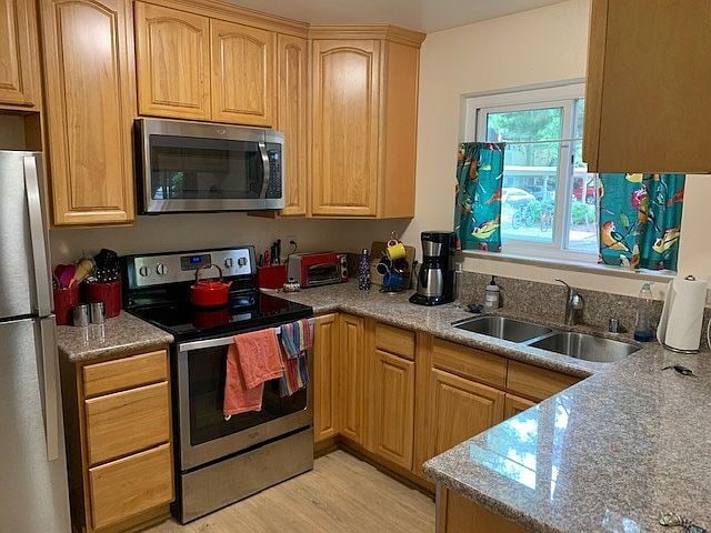 Building Photo - 2153 Bella Casa St