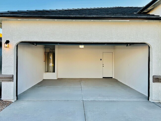 Building Photo - 1131 W Chimes Tower Dr