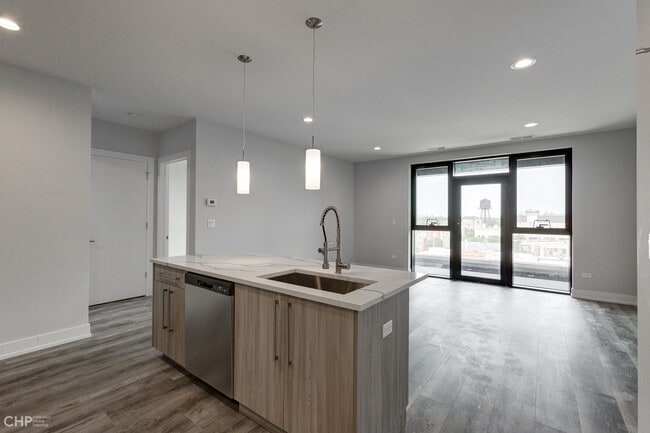 Building Photo - 2942 W North Ave