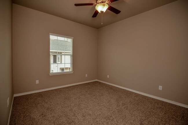 Building Photo - Avalible for August Pre-Lease! 4 Bed 4.5 Bath Townhome Next to Pool!