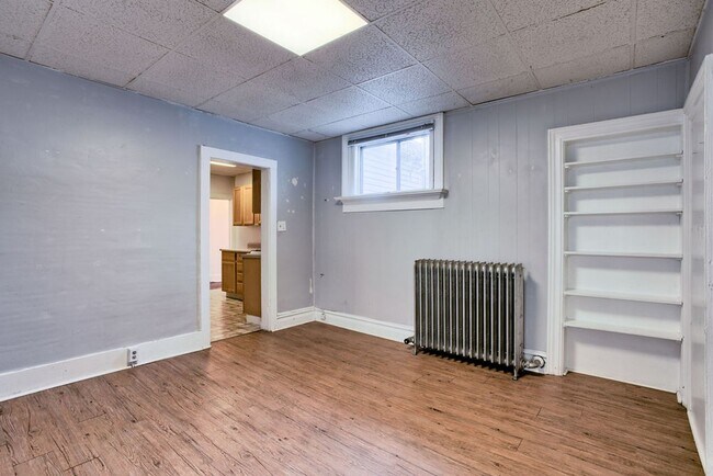 Building Photo - 205 N Sherwood St
