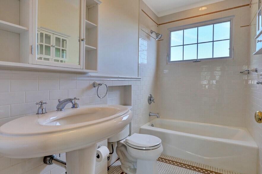 Building Photo - 170 Undercliff Ave