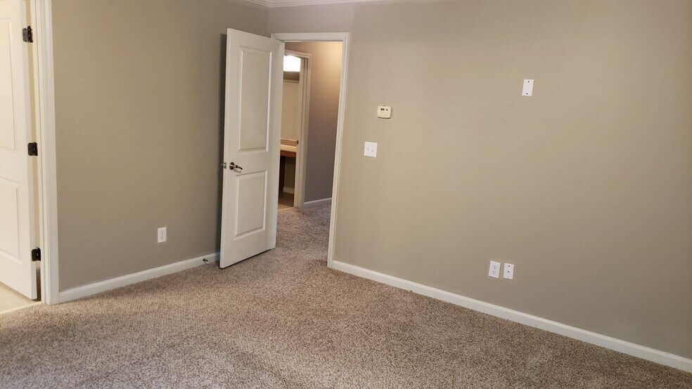 Building Photo - 111 Village Pky