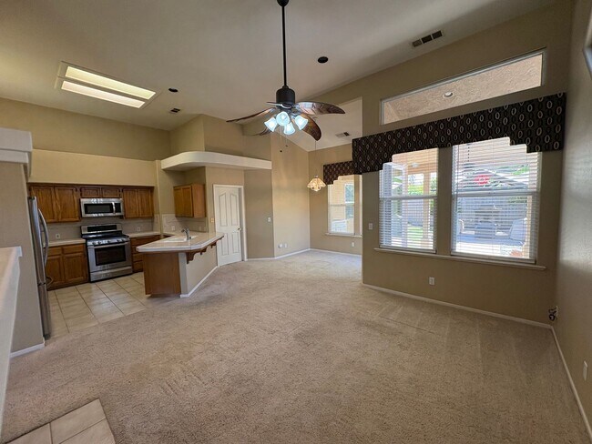 Building Photo - 1523 E Monte Vista Ct