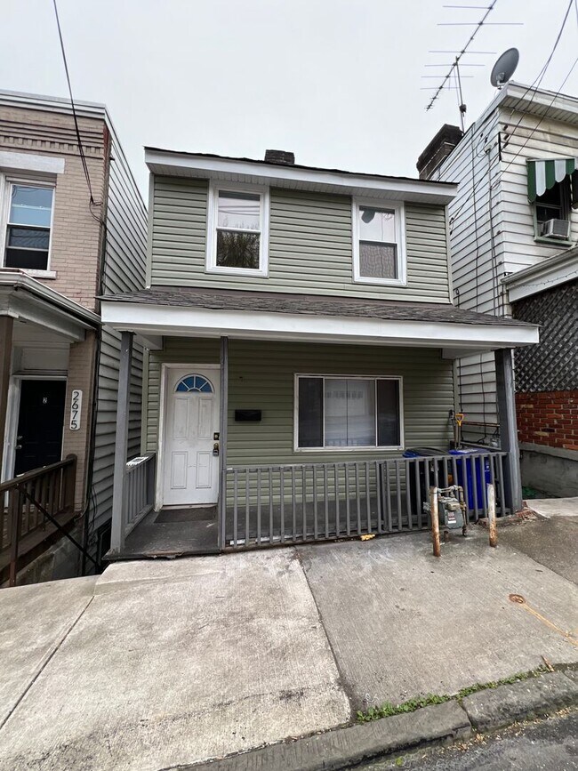 Building Photo - Now showing this updated 3BR 1.5 bath house!